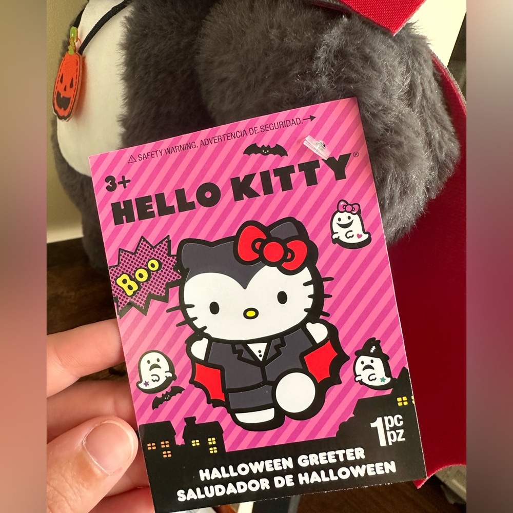 Hello Kitty Vampire Halloween Greeter - Picture 9 of 10